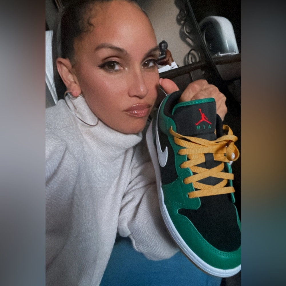 Green and yellow Jays